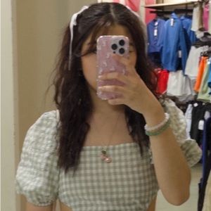 Meet your Posher, Ara